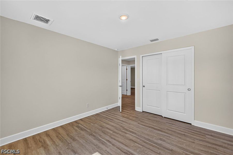 Spacious, unfurnished interior of a new home in Cape Coral, Cape Coral (Image 25).