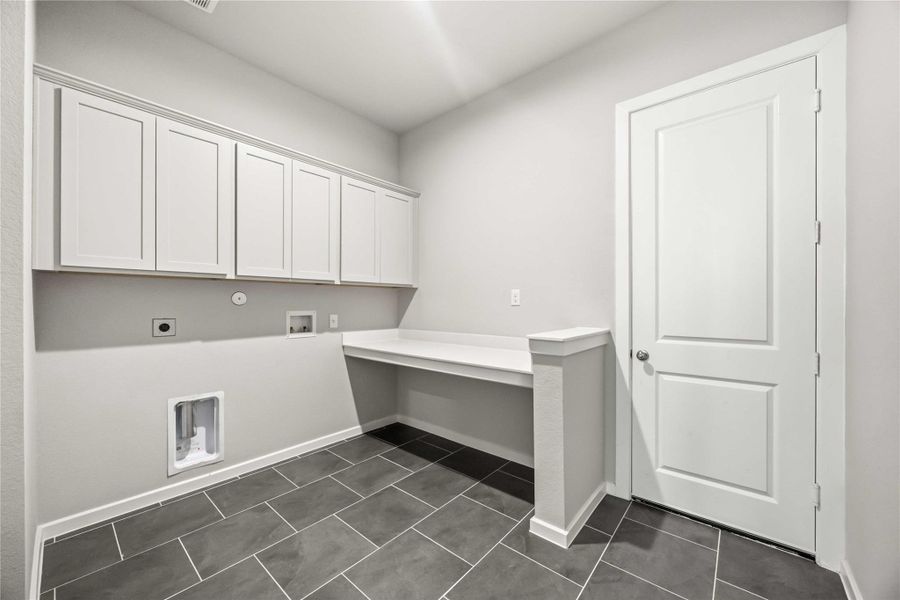 Furnished interior view inside a new home in Canterra Creek  60', Rosharon (Image 6).