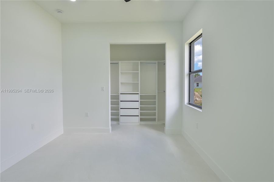 Spacious, unfurnished interior of a new home in , Cape Coral (Image 33).