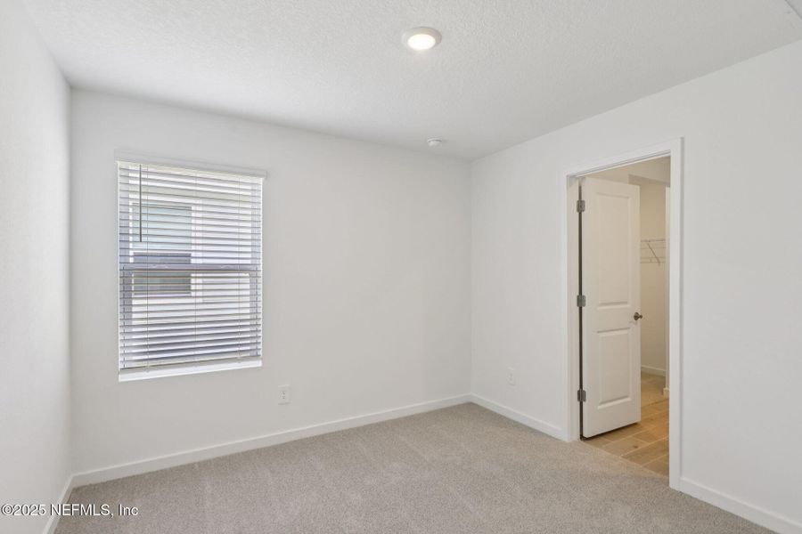 Spacious, unfurnished interior of a new home in Kings Preserve, Jacksonville (Image 21).