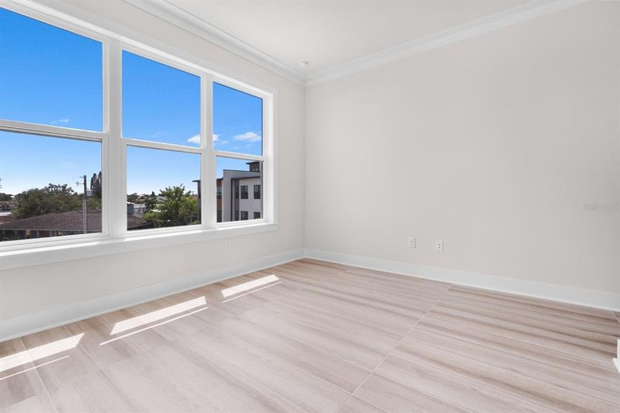 Spacious, unfurnished interior of a new home in , Apollo Beach (Image 22).