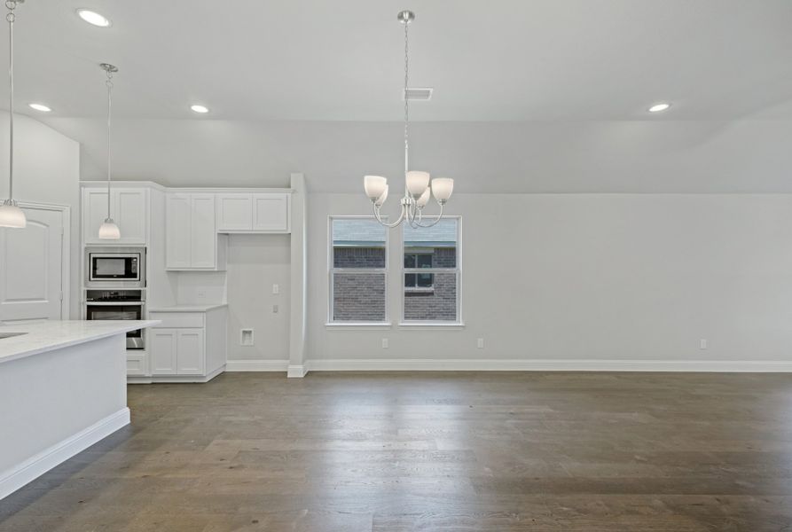 Representative unfurnished interior of a home built from the Rio Grande by UnionMain Homes in Elevon, Lavon (Image 21).