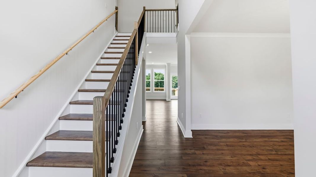 Spacious, unfurnished interior of a new home in Sunset Summits, Spartanburg (Image 13).