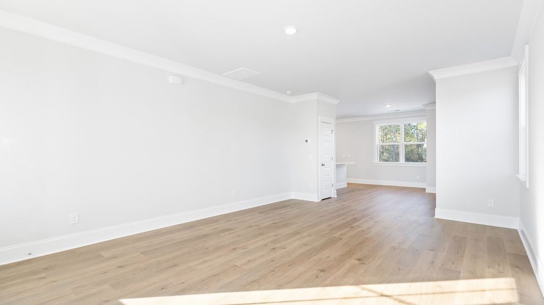 Spacious, unfurnished interior of a new home in Sherwood Manor, Atlanta (Image 12).
