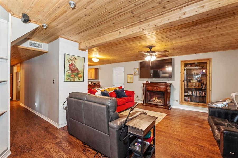 Furnished interior view inside a new home in , Gun Barrel City (Image 25).