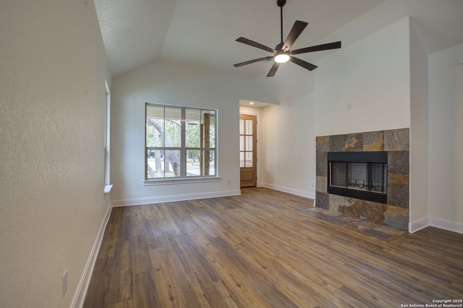 Spacious, unfurnished interior of a new home in , Wimberley (Image 15).