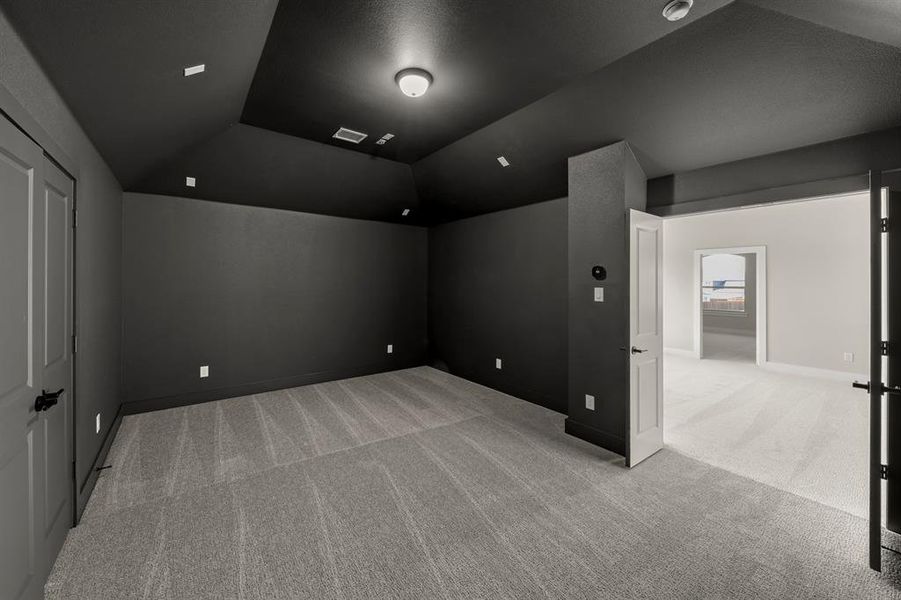 24. 9705 Merlos - Media