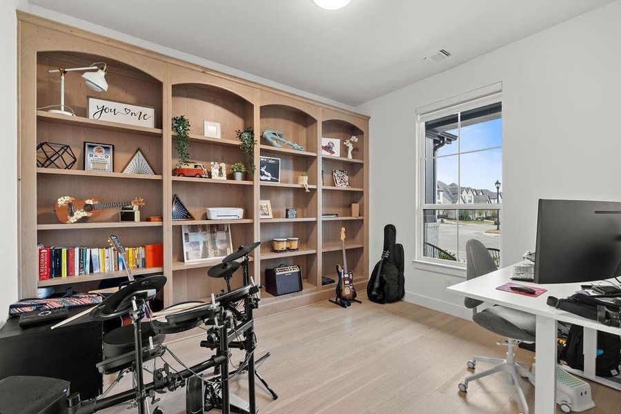 Furnished interior view inside a new home in Mustang Lakes: 86ft. lots, Celina (Image 4). Furnished interior view inside a new home in Mustang Lakes: 86ft. lots, Celina (Image 4).