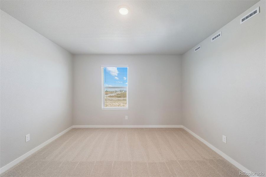 Spacious, unfurnished interior of a new home in Cottonwood Greens, Fort Lupton (Image 14).