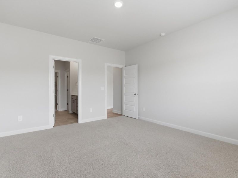 Spacious, unfurnished interior of a new home in Holland Park, Spartanburg (Image 13).
