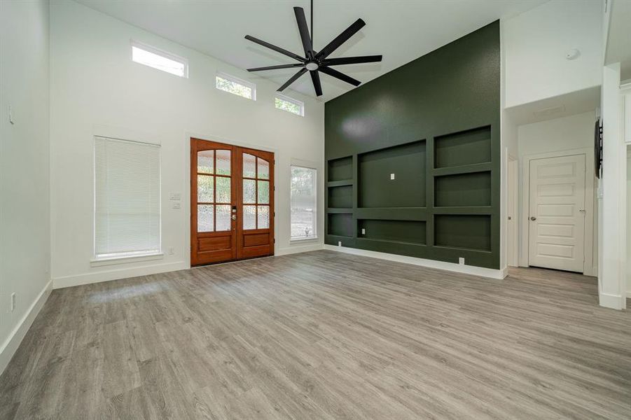 Spacious, unfurnished interior of a new home in , Hawk Cove (Image 21).