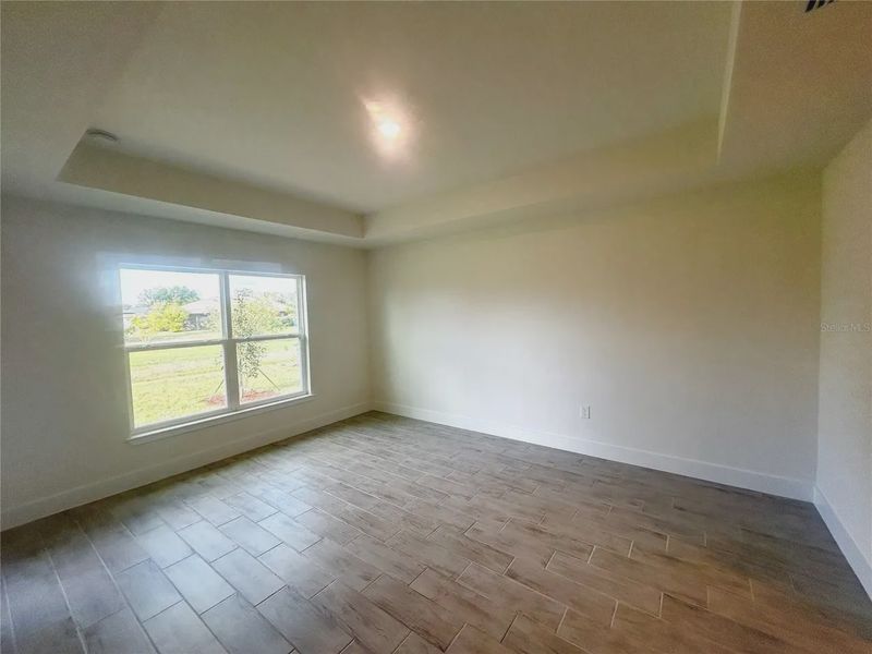 Spacious, unfurnished interior of a new home in Deep Creek, Punta Gorda (Image 18).