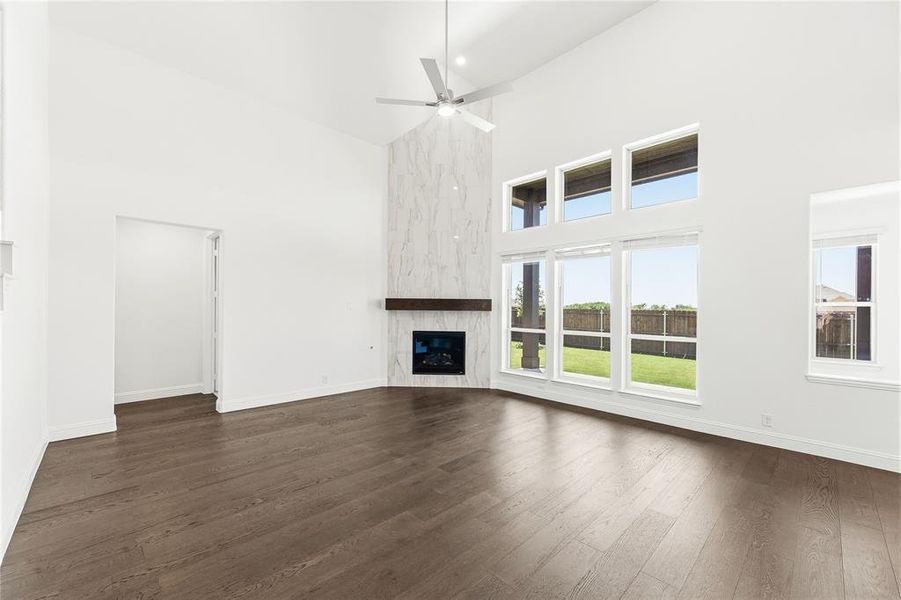 Spacious, unfurnished interior of a new home in Chaparral Park, Oak Point (Image 24). Spacious, unfurnished interior of a new home in Chaparral Park, Oak Point (Image 24).