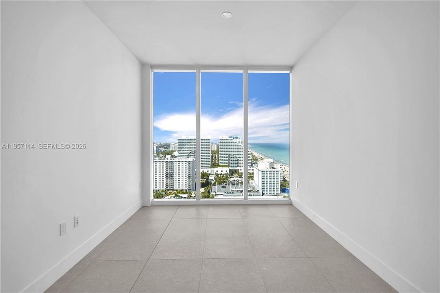 Spacious, unfurnished interior of a new home in , Fort Lauderdale (Image 12).