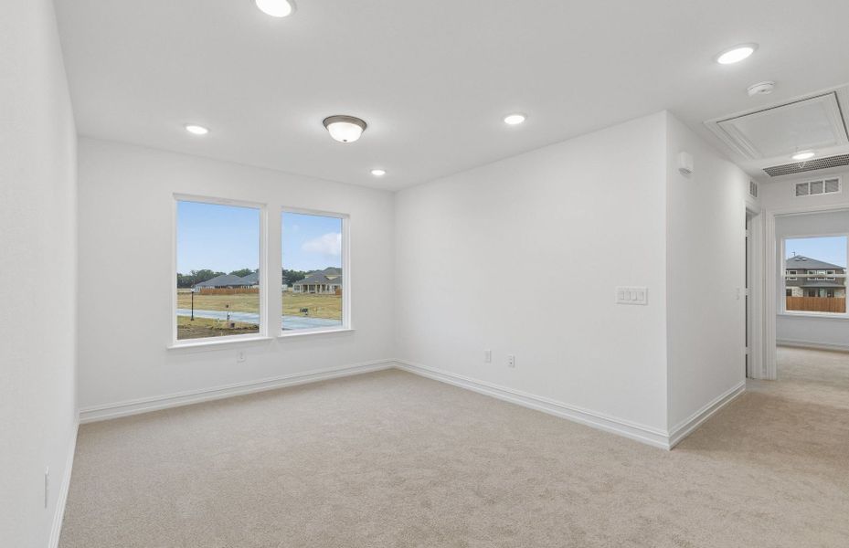 Representative unfurnished interior of a home built from the Ouray by Pulte Homes in Ribbonwood, Aubrey (Image 27).