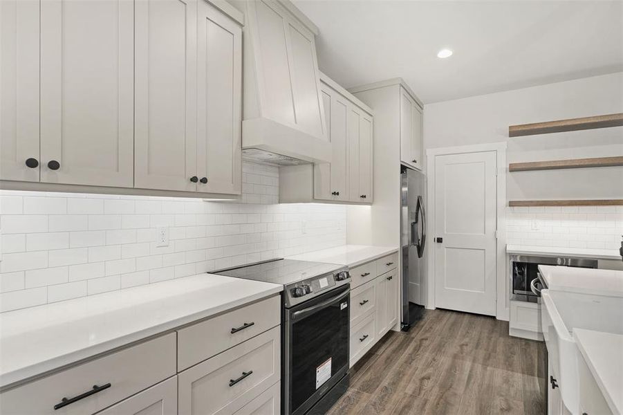 Furnished interior view inside a new home in , Mabank (Image 9).