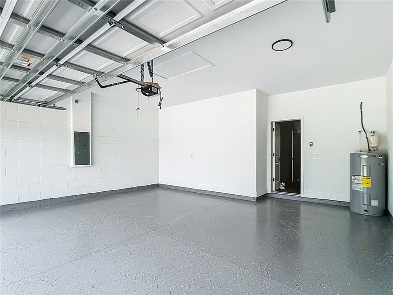 Spacious, unfurnished interior of a new home in , Ocala (Image 34).