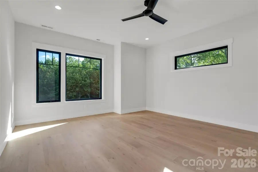 Spacious, unfurnished interior of a new home in , Horse Shoe (Image 19).