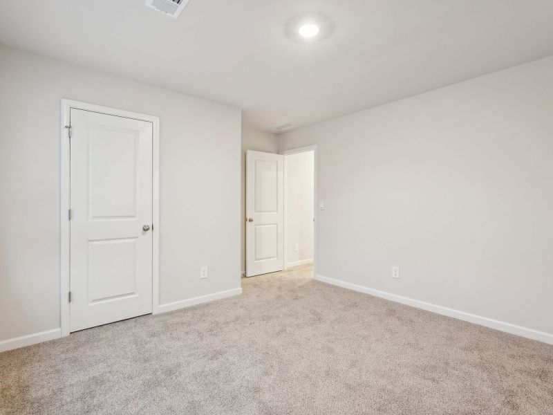 Spacious, unfurnished interior of a new home in Ivey Township, Dallas (Image 21).
