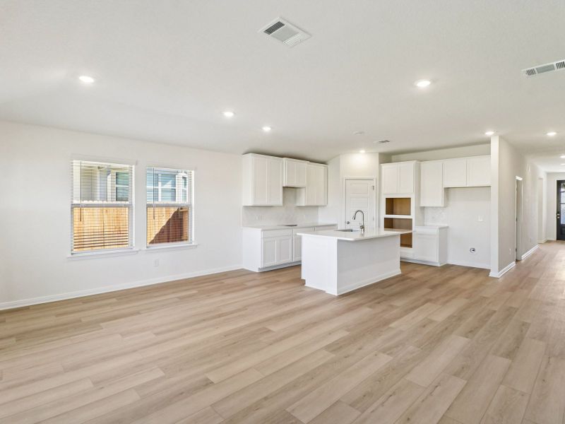 Spacious, unfurnished interior of a new home in Sagebrooke - Classic Series, San Antonio (Image 13).