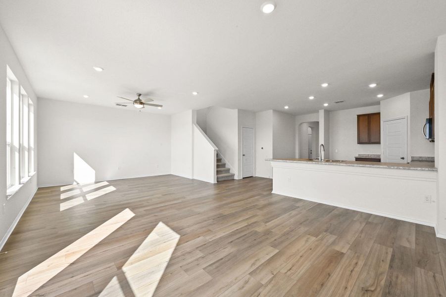 Spacious, unfurnished interior of a new home in Stoney Chase, Del Valle (Image 33).