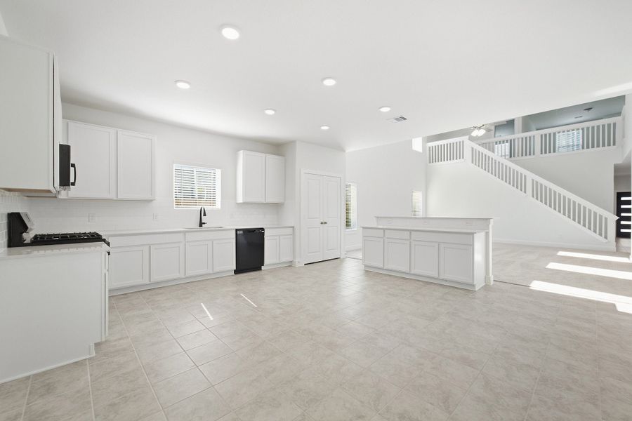 Spacious, unfurnished interior of a new home in Pecan Estates, Crosby (Image 52).