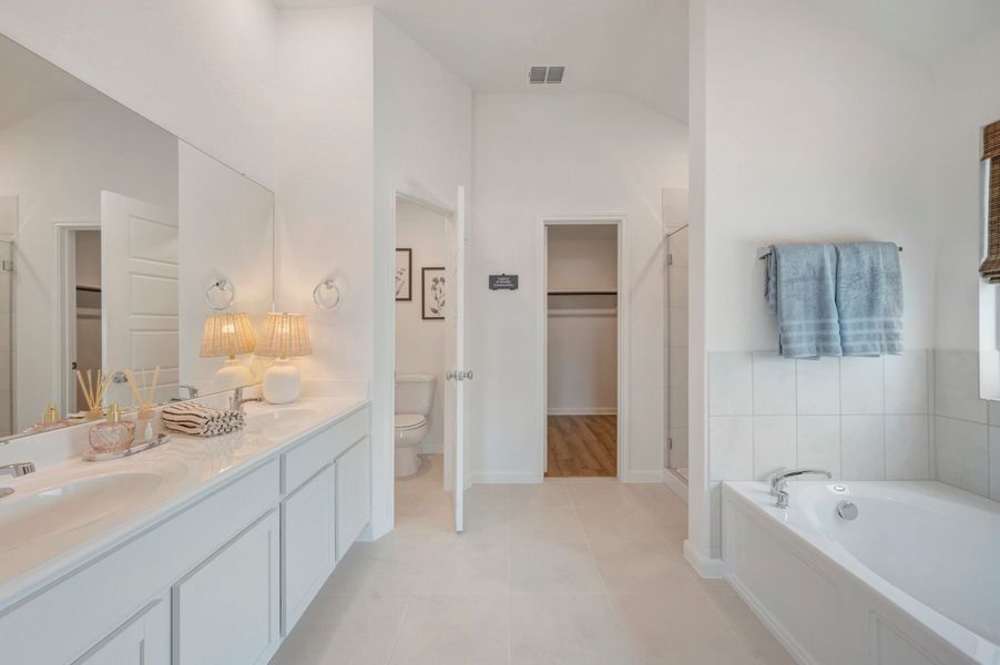Owner's Bathroom Owner's Bathroom