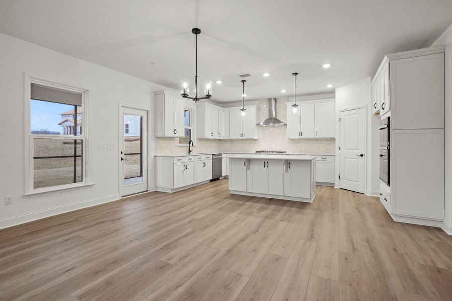 Spacious, unfurnished interior of a new home in Forest Creek, Waxhaw (Image 20).