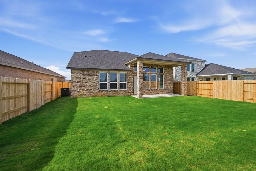 Exterior details and patio area of a home in Sunterra Lakes, Brookshire (Image 22).