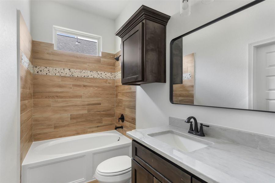 Furnished interior view inside a new home in , Anahuac (Image 16).