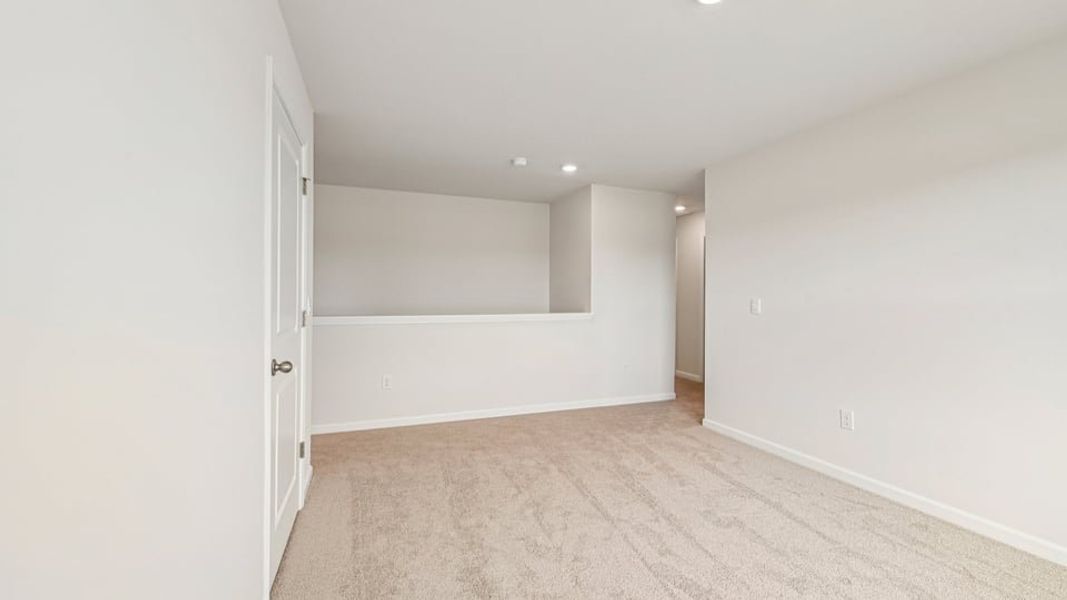 Spacious, unfurnished interior of a new home in Shahbain Reserve, Raeford (Image 21).
