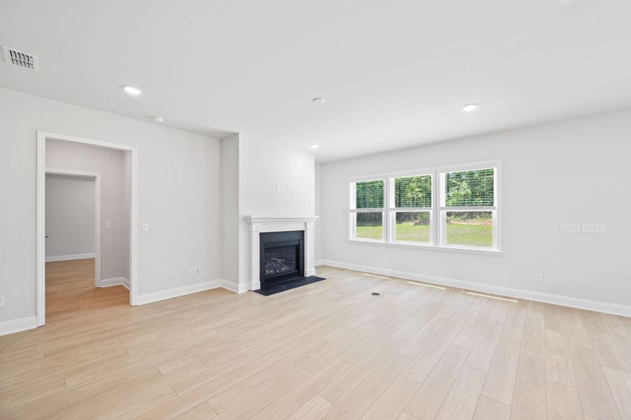 Spacious, unfurnished interior of a new home in Oakleaf Chase, Blythewood (Image 32). Spacious, unfurnished interior of a new home in Oakleaf Chase, Blythewood (Image 32).