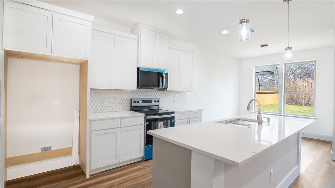 Furnished interior view inside a new home in , Alvarado (Image 5).