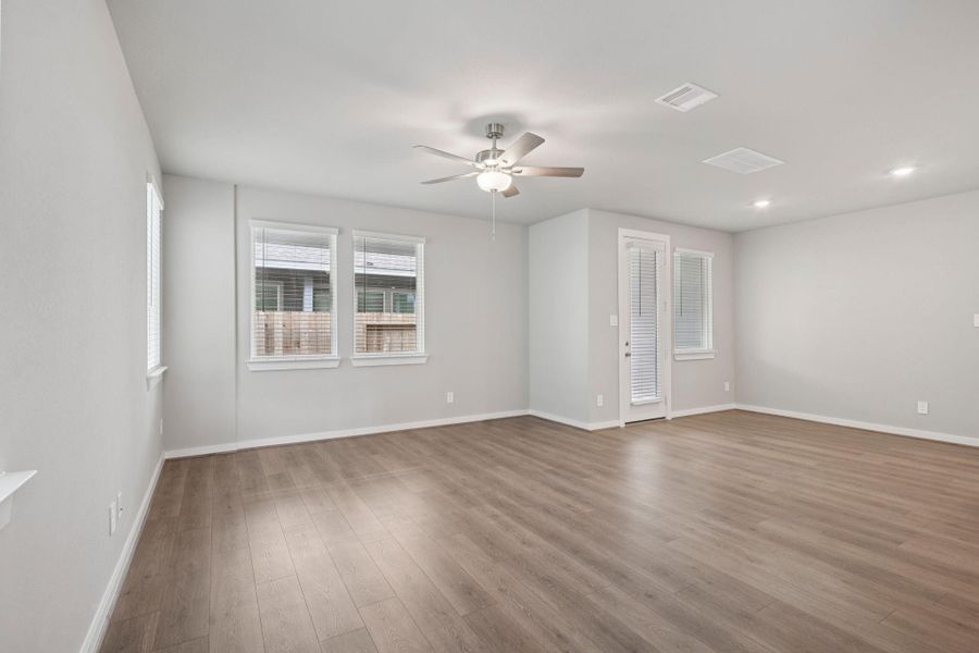 Spacious, unfurnished interior of a new home in Pinewood Trails - City Series, Atascocita (Image 16). Spacious, unfurnished interior of a new home in Pinewood Trails - City Series, Atascocita (Image 16).