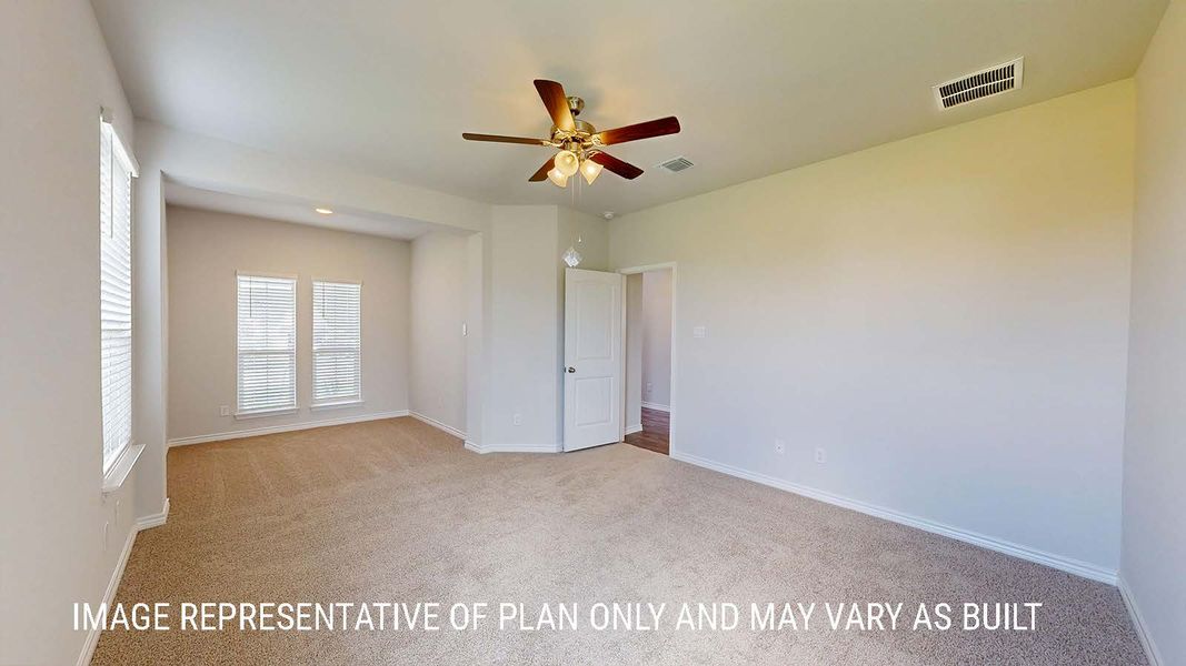 Spacious, unfurnished interior of a new home in Saddle Creek, Waco (Image 17).