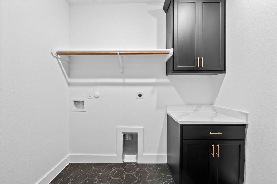 Furnished interior view inside a new home in King Oaks, Salado (Image 11).