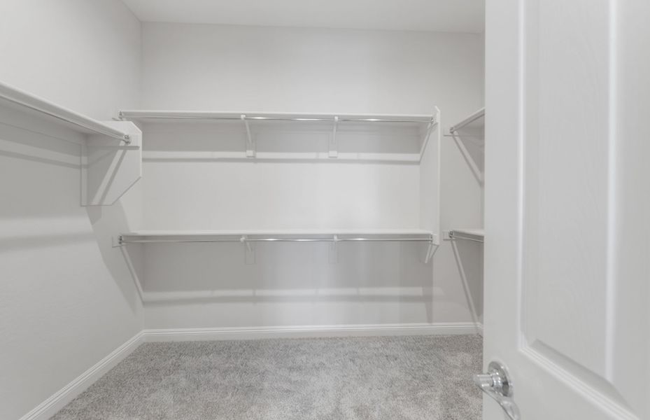 Spacious, unfurnished interior of a new home in Artisan at Asante, Surprise (Image 16).
