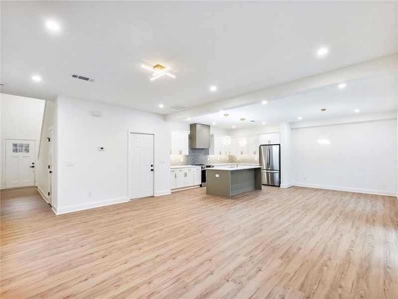 Spacious, unfurnished interior of a new home in , Conyers (Image 23).