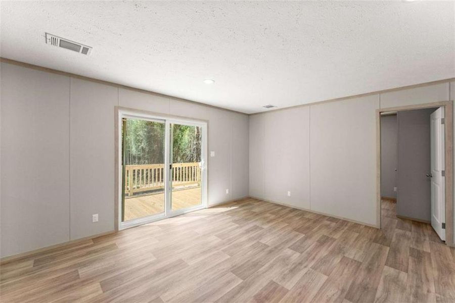 Spacious, unfurnished interior of a new home in , Dahlonega (Image 21).