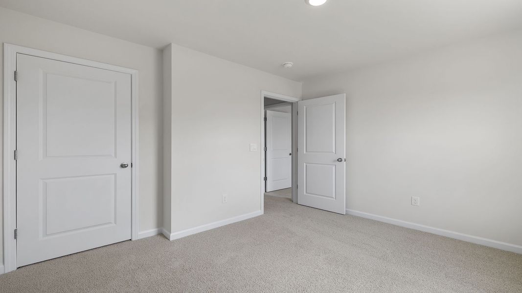 Spacious, unfurnished interior of a new home in Woodglen, Piedmont (Image 19).