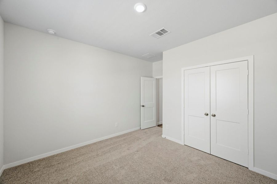 Spacious, unfurnished interior of a new home in Paloma at Sanford Farms, Waller (Image 25).