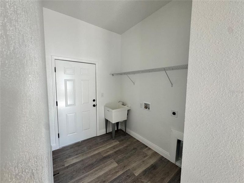 Spacious, unfurnished interior of a new home in , Belleview (Image 14).