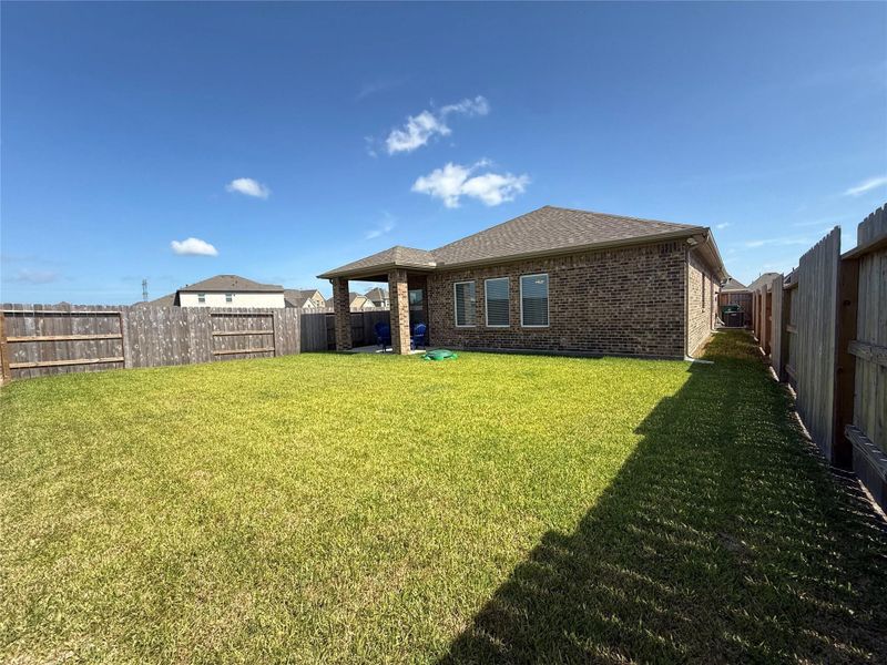 Exterior details and patio area of a home in , Angleton (Image 4).