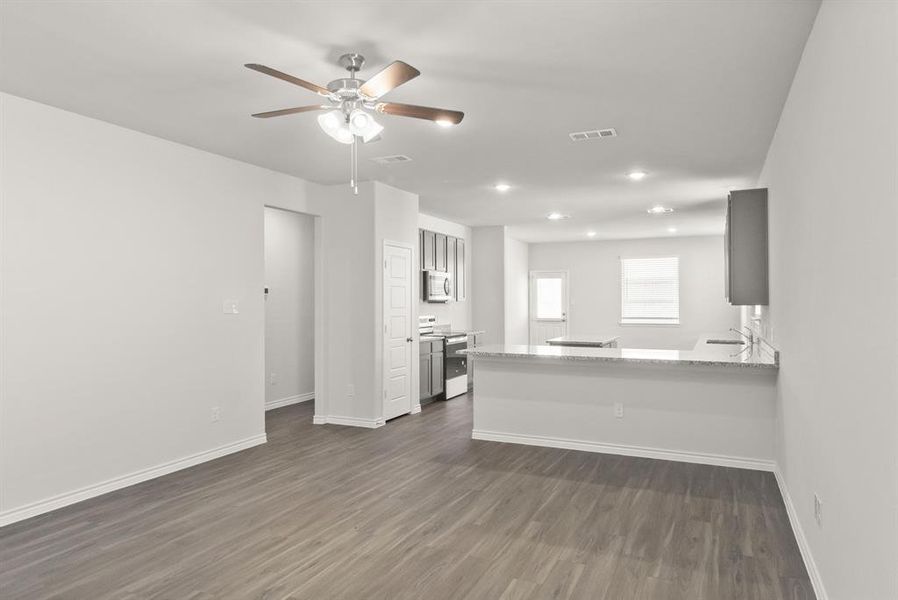 Spacious, unfurnished interior of a new home in Retreat at Fossil Creek, Fort Worth (Image 9). Spacious, unfurnished interior of a new home in Retreat at Fossil Creek, Fort Worth (Image 9).
