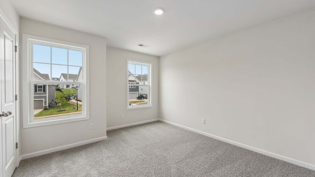 Spacious, unfurnished interior of a new home in Oak Grove Hill, Huntersville (Image 23).