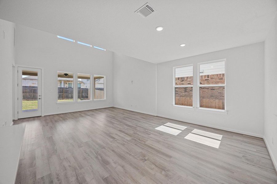 Spacious, unfurnished interior of a new home in University Heights, Round Rock (Image 18).