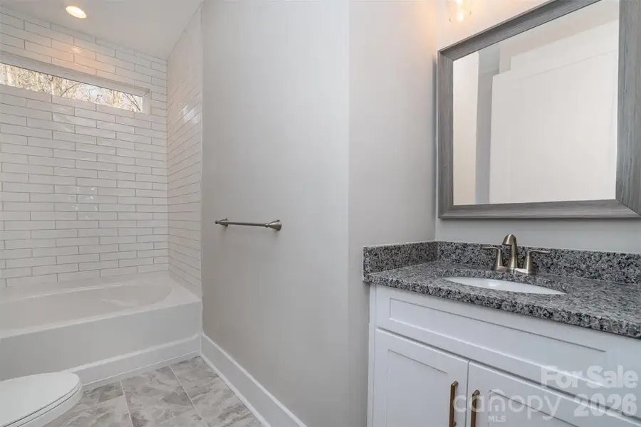 Bath 2 with wide Soaking Tub