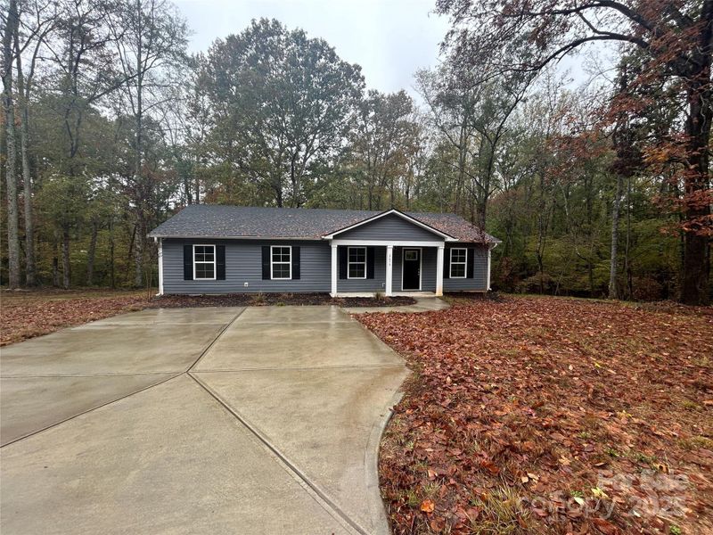 Exterior details and patio area of a home in , Lancaster (Image 1).