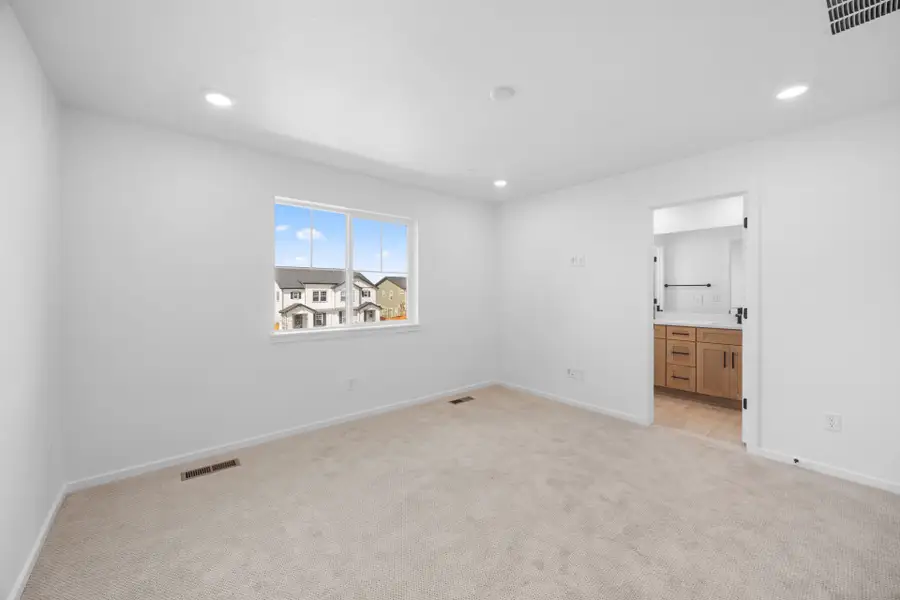 Spacious, unfurnished interior of a new home in Sky Ranch, Watkins (Image 23).