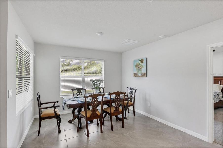 Furnished interior view inside a new home in Glen Creek, Bradenton (Image 7).